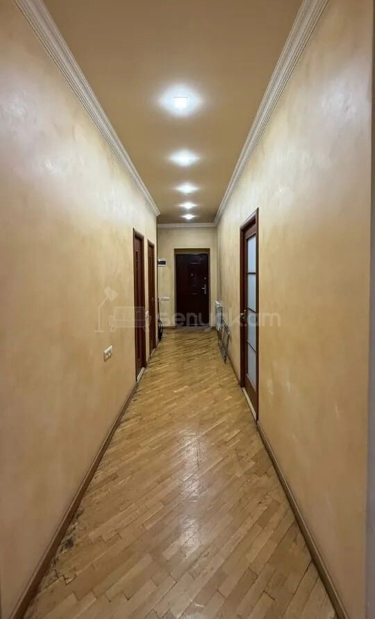 3 Սենյականոց Բնակարան Քարե Շենքում, 100քմ, 2/2 հարկ, Կապիտալ Վերանորոգված