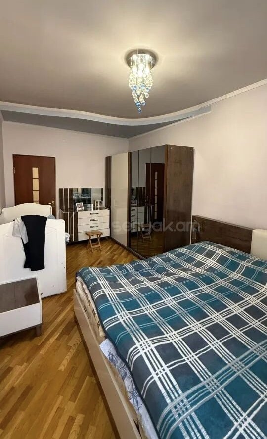 3 Սենյականոց Բնակարան Քարե Շենքում, 100քմ, 2/2 հարկ, Կապիտալ Վերանորոգված