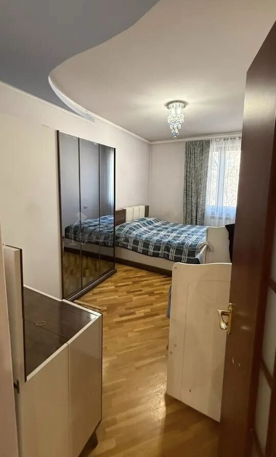 3 Սենյականոց Բնակարան Քարե Շենքում, 100քմ, 2/2 հարկ, Կապիտալ Վերանորոգված