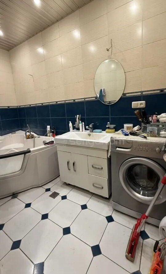 3 Սենյականոց Բնակարան Քարե Շենքում, 100քմ, 2/2 հարկ, Կապիտալ Վերանորոգված