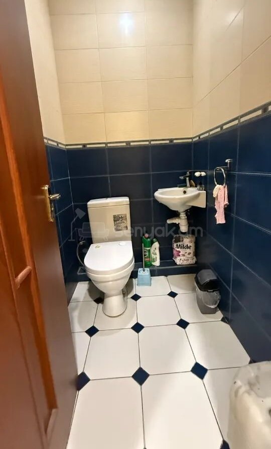 3 Սենյականոց Բնակարան Քարե Շենքում, 100քմ, 2/2 հարկ, Կապիտալ Վերանորոգված