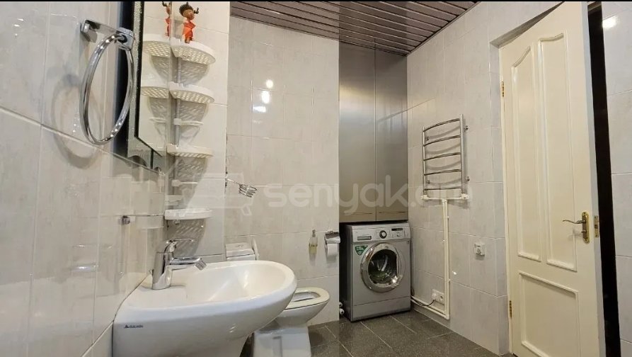 2 Սենյականոց Բնակարան Քարե Շենքում, 85քմ, 2/4 հարկ, Դիզայներական Վերանորոգված, Կահավորված