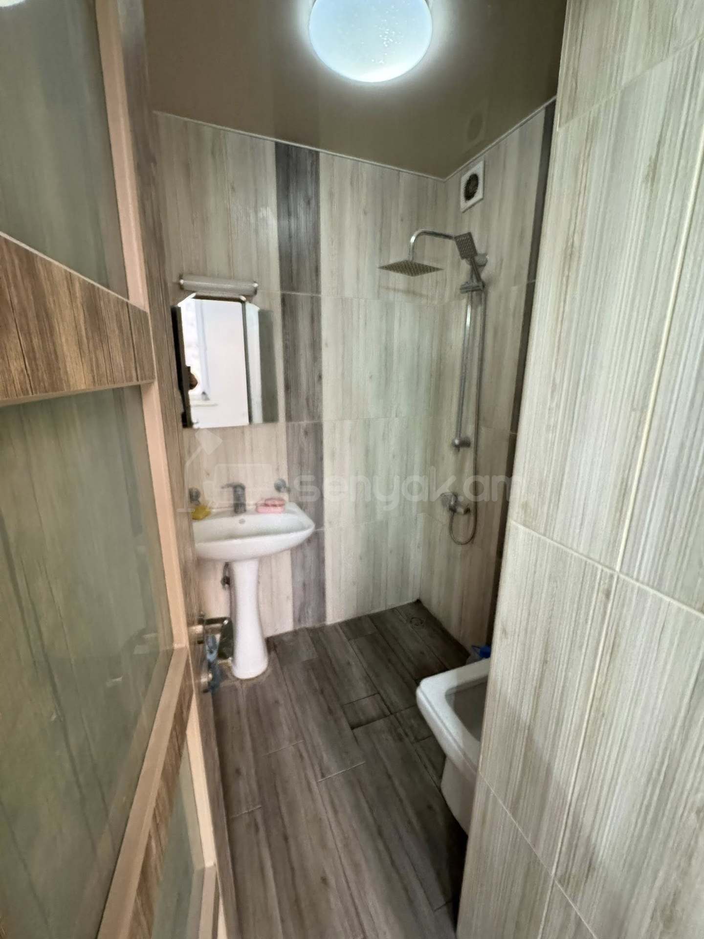 2 Սենյականոց Բնակարան Քարե Շենքում, 62քմ, 2/5 հարկ, Կապիտալ Վերանորոգված