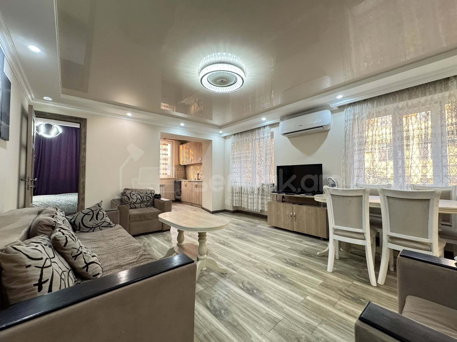 2 Սենյականոց Բնակարան Քարե Շենքում, 62քմ, 2/5 հարկ, Կապիտալ Վերանորոգված