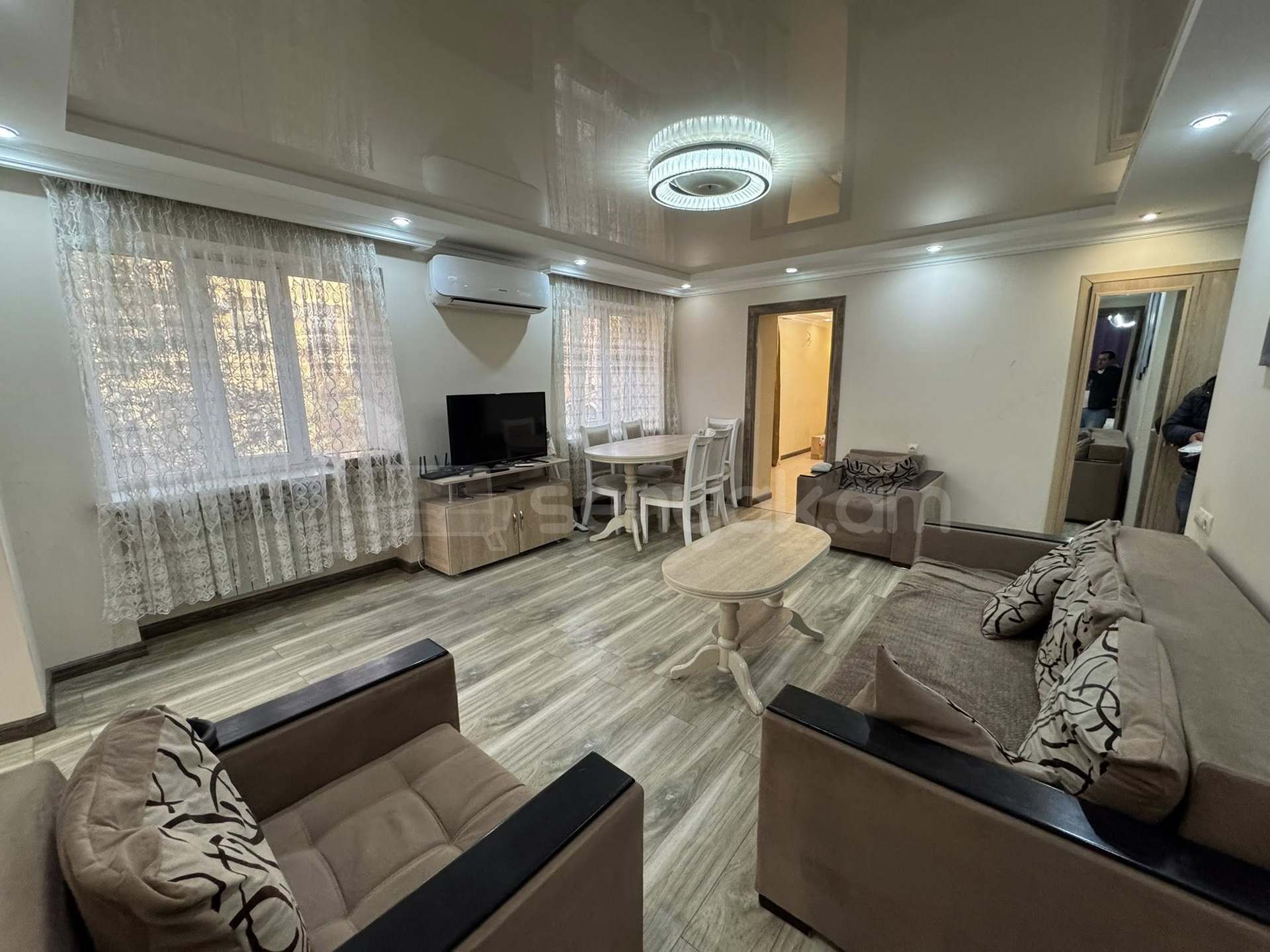 2 Սենյականոց Բնակարան Քարե Շենքում, 62քմ, 2/5 հարկ, Կապիտալ Վերանորոգված