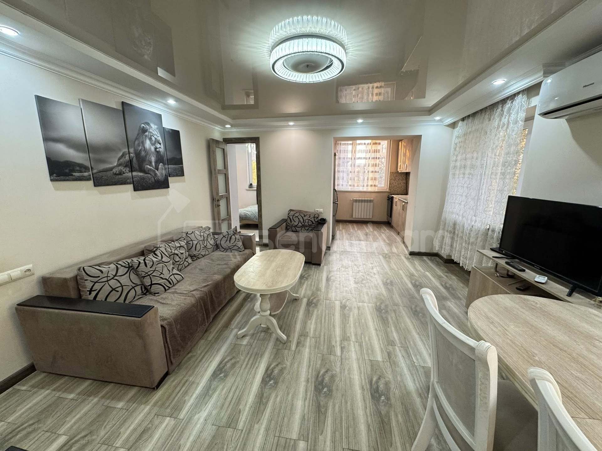 2 Սենյականոց Բնակարան Քարե Շենքում, 62քմ, 2/5 հարկ, Կապիտալ Վերանորոգված