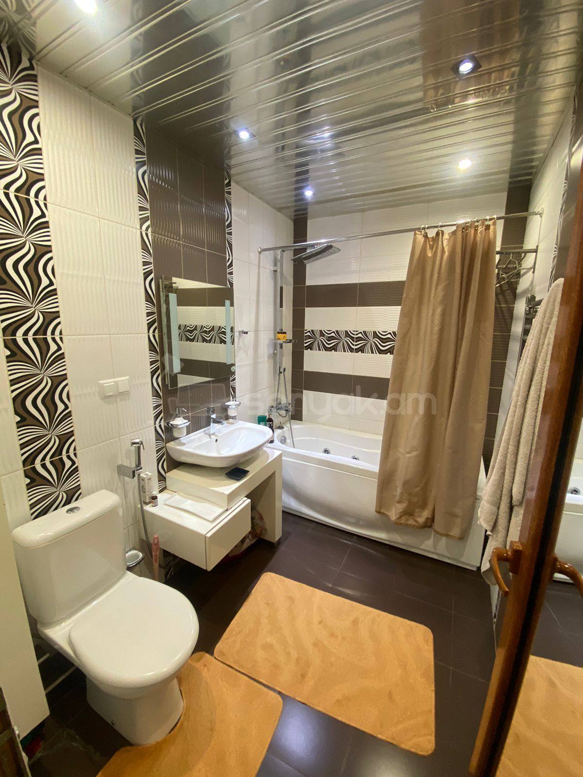 2 Սենյականոց Բնակարան Քարե Շենքում, 62քմ, 5/5 հարկ, Կապիտալ Վերանորոգված