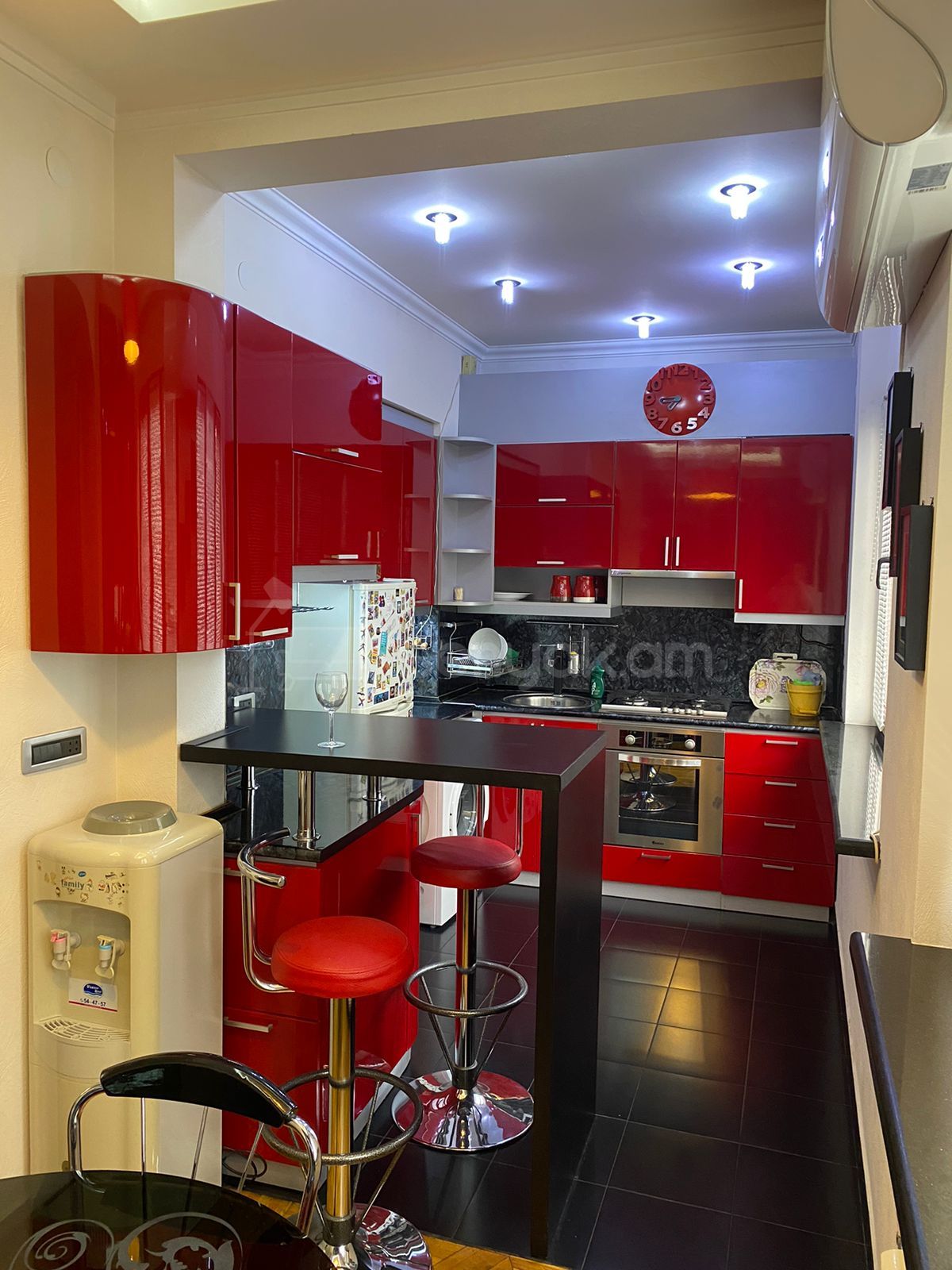 2 Սենյականոց Բնակարան Քարե Շենքում, 62քմ, 5/5 հարկ, Կապիտալ Վերանորոգված