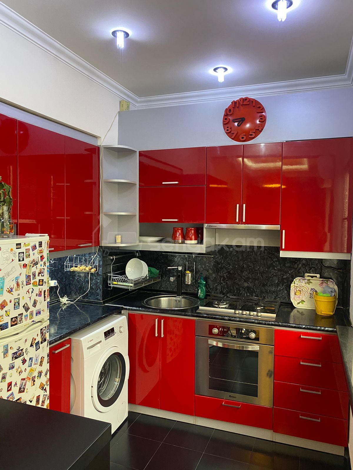 2 Սենյականոց Բնակարան Քարե Շենքում, 62քմ, 5/5 հարկ, Կապիտալ Վերանորոգված