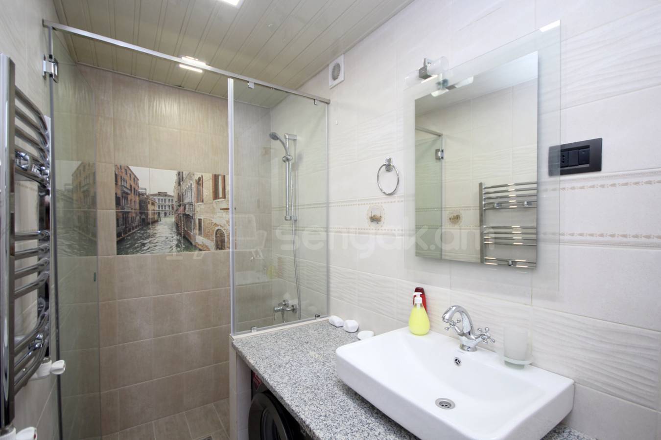 3 Սենյականոց Բնակարան Քարե Շենքում, 80քմ, 2/5 հարկ, Դիզայներական Վերանորոգված, Կահավորված, Արևկող