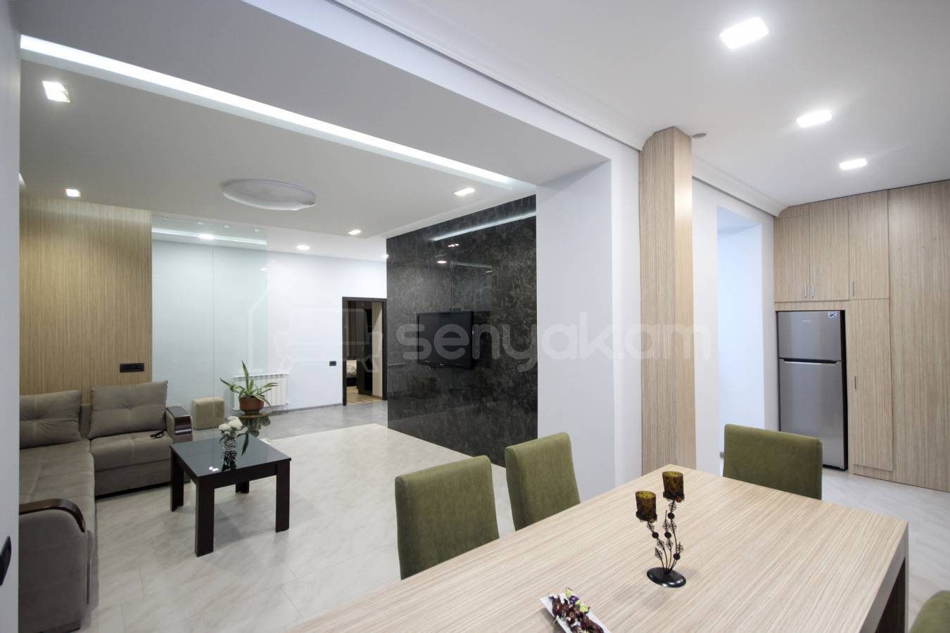 3 Սենյականոց Բնակարան Քարե Շենքում, 80քմ, 2/5 հարկ, Դիզայներական Վերանորոգված, Կահավորված, Արևկող