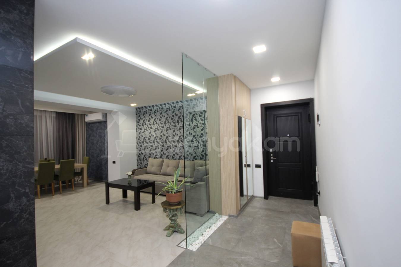 3 Սենյականոց Բնակարան Քարե Շենքում, 80քմ, 2/5 հարկ, Դիզայներական Վերանորոգված, Կահավորված, Արևկող