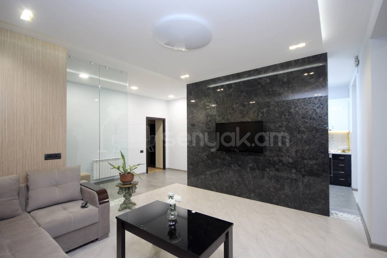 3 Սենյականոց Բնակարան Քարե Շենքում, 80քմ, 2/5 հարկ, Դիզայներական Վերանորոգված, Կահավորված, Արևկող