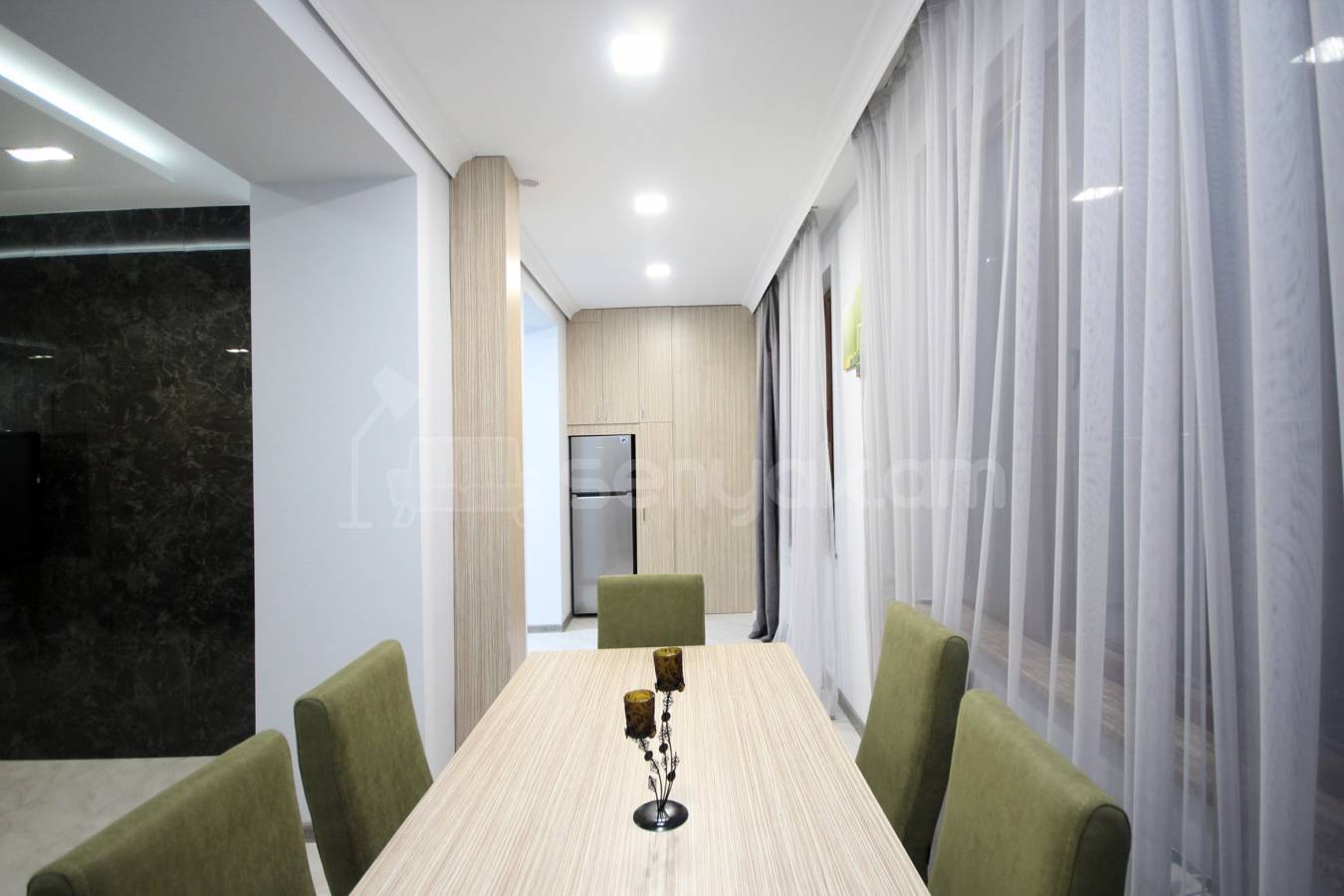 3 Սենյականոց Բնակարան Քարե Շենքում, 80քմ, 2/5 հարկ, Դիզայներական Վերանորոգված, Կահավորված, Արևկող