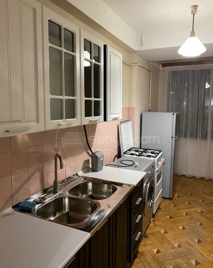 3 Սենյականոց Բնակարան, 70քմ, 2/9 հարկ, Նորմալ Վիճակում