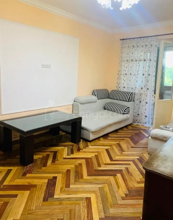 3 Սենյականոց Բնակարան Քարե Շենքում, 55քմ, 5/5 հարկ, Նորմալ Վիճակում