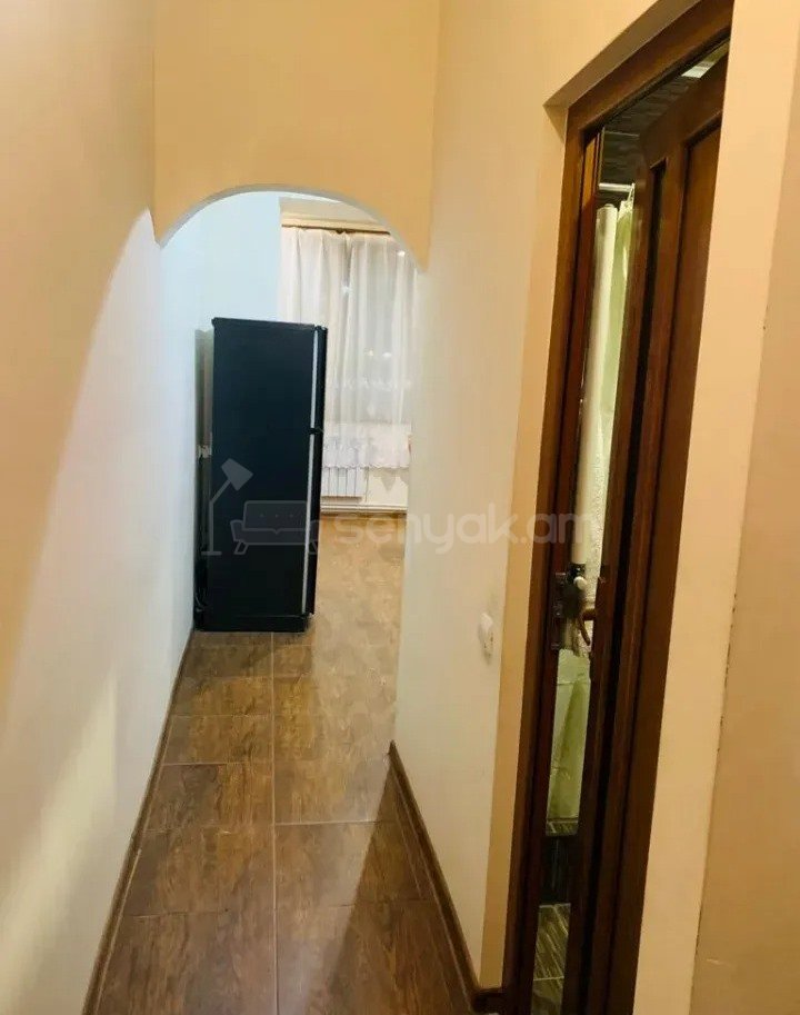 3 Սենյականոց Բնակարան Քարե Շենքում, 55քմ, 5/5 հարկ, Նորմալ Վիճակում