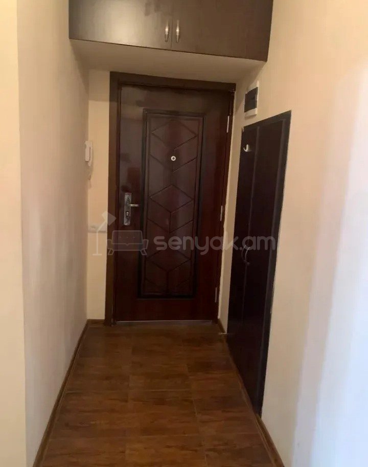 3 Սենյականոց Բնակարան Քարե Շենքում, 55քմ, 5/5 հարկ, Նորմալ Վիճակում