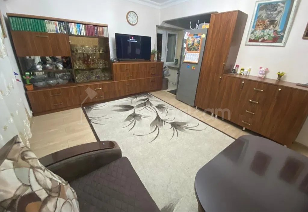 3 Սենյականոց Բնակարան Քարե Շենքում, 80քմ, 3/5 հարկ, Նորմալ Վիճակում, Կահավորված