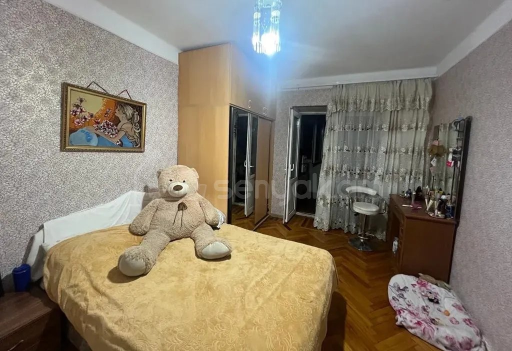 3 Սենյականոց Բնակարան Քարե Շենքում, 80քմ, 3/5 հարկ, Նորմալ Վիճակում, Կահավորված