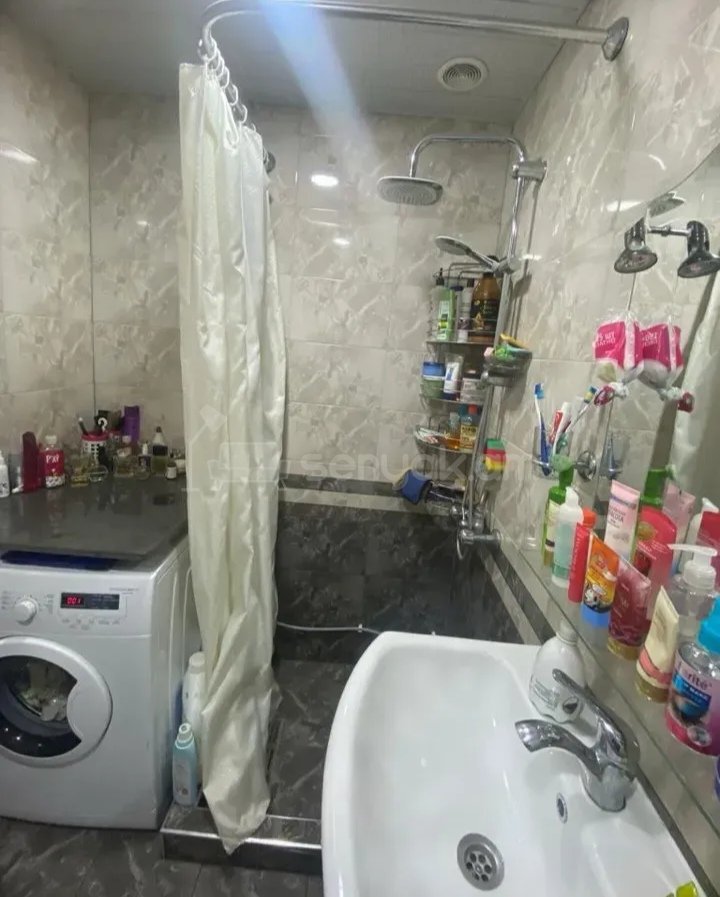 3 Սենյականոց Բնակարան Քարե Շենքում, 80քմ, 3/5 հարկ, Նորմալ Վիճակում, Կահավորված