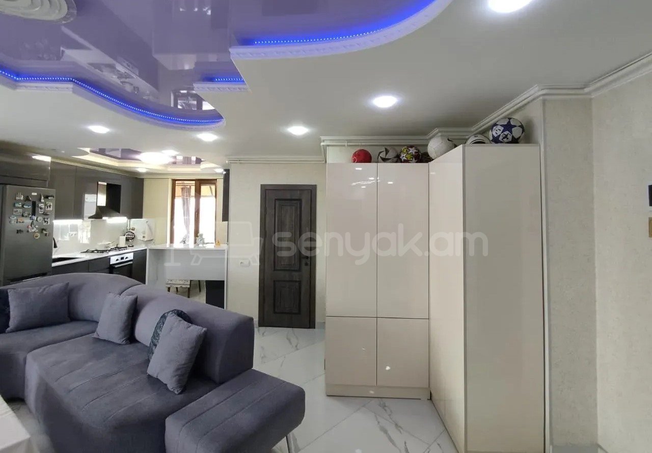 3 Սենյականոց Բնակարան Քարե Շենքում, 90քմ, 6/6 հարկ, Կապիտալ Վերանորոգված