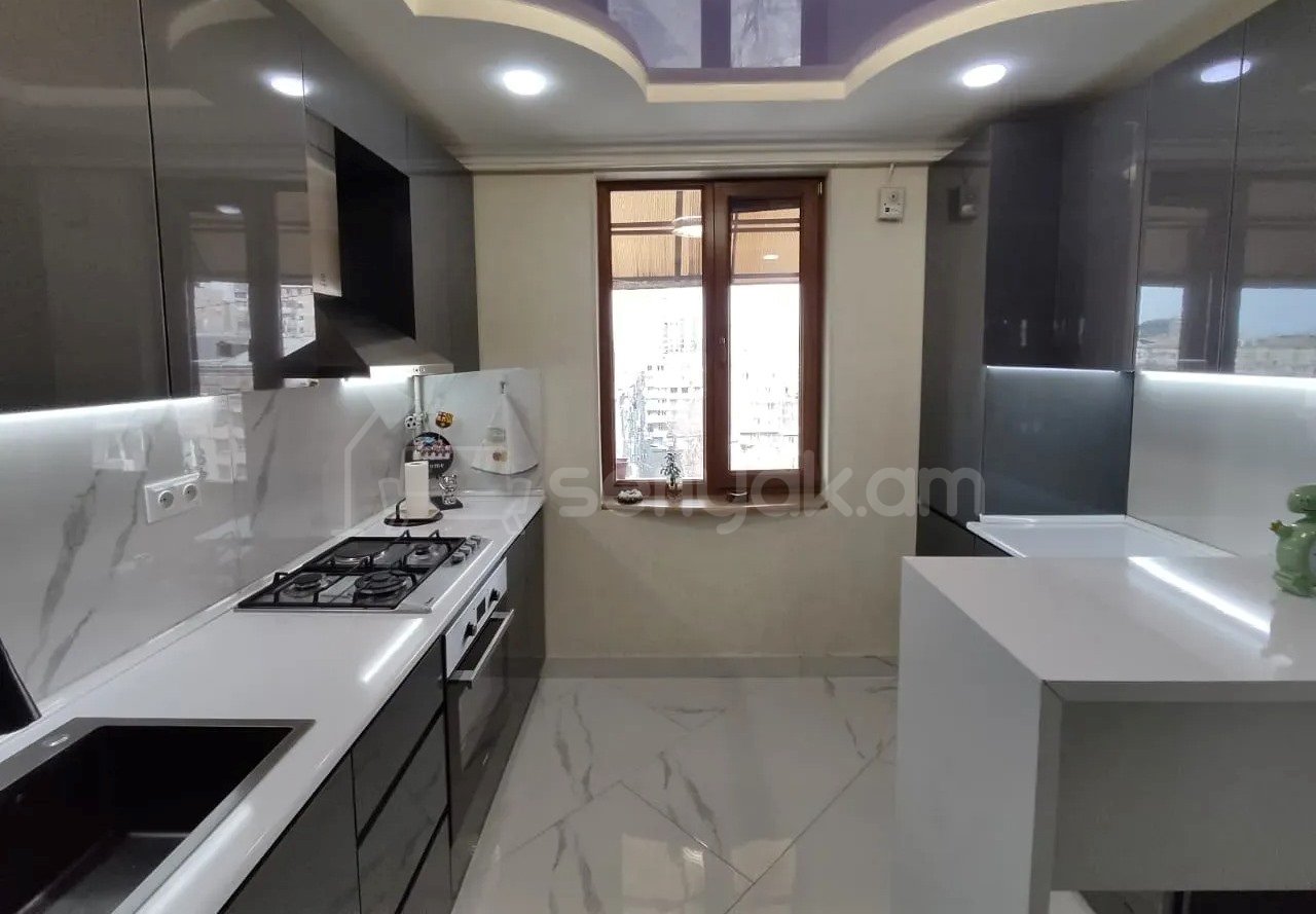 3 Սենյականոց Բնակարան Քարե Շենքում, 90քմ, 6/6 հարկ, Կապիտալ Վերանորոգված