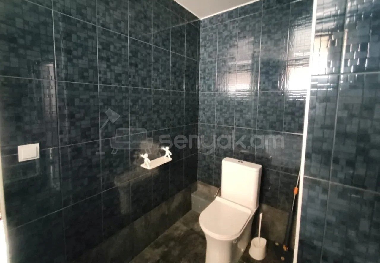 3 Սենյականոց Բնակարան Քարե Շենքում, 90քմ, 6/6 հարկ, Կապիտալ Վերանորոգված