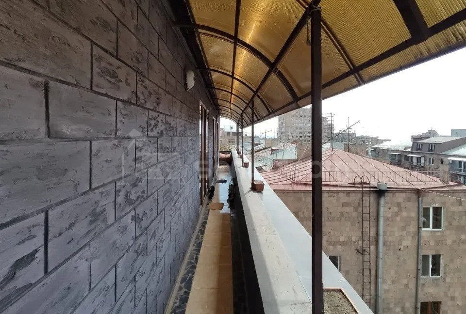 3 Սենյականոց Բնակարան Քարե Շենքում, 90քմ, 6/6 հարկ, Կապիտալ Վերանորոգված