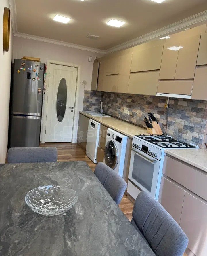 3 Սենյականոց Բնակարան, 80քմ, 5/9 հարկ, Կապիտալ Վերանորոգված