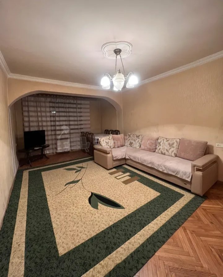 1 Սենյականոց Բնակարան Քարե Շենքում, 44քմ, 2/4 հարկ, Նորմալ Վիճակում, Կահավորված, Արևկող