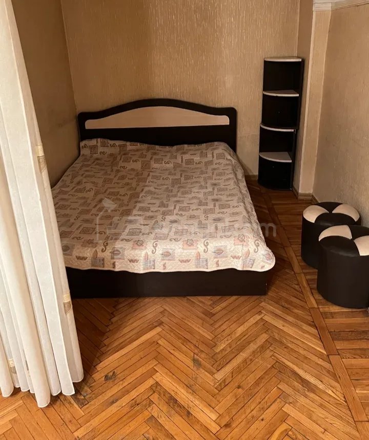 1 Սենյականոց Բնակարան Քարե Շենքում, 44քմ, 2/4 հարկ, Նորմալ Վիճակում, Կահավորված, Արևկող