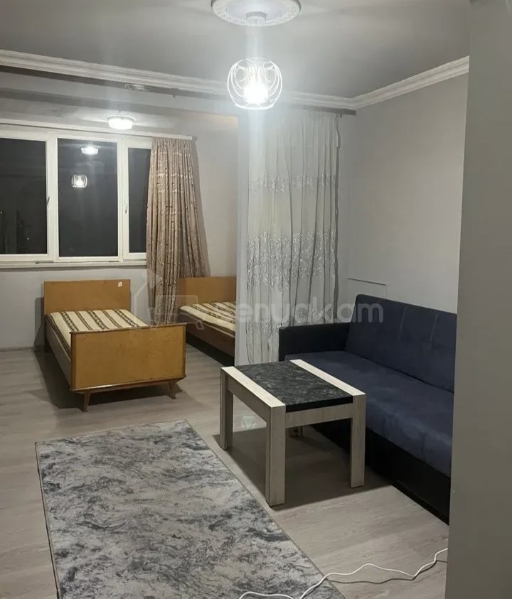 1 Սենյականոց Բնակարան Քարե Շենքում, 42քմ, 3/5 հարկ, Նորմալ Վիճակում, Կահավորված, Արևկող