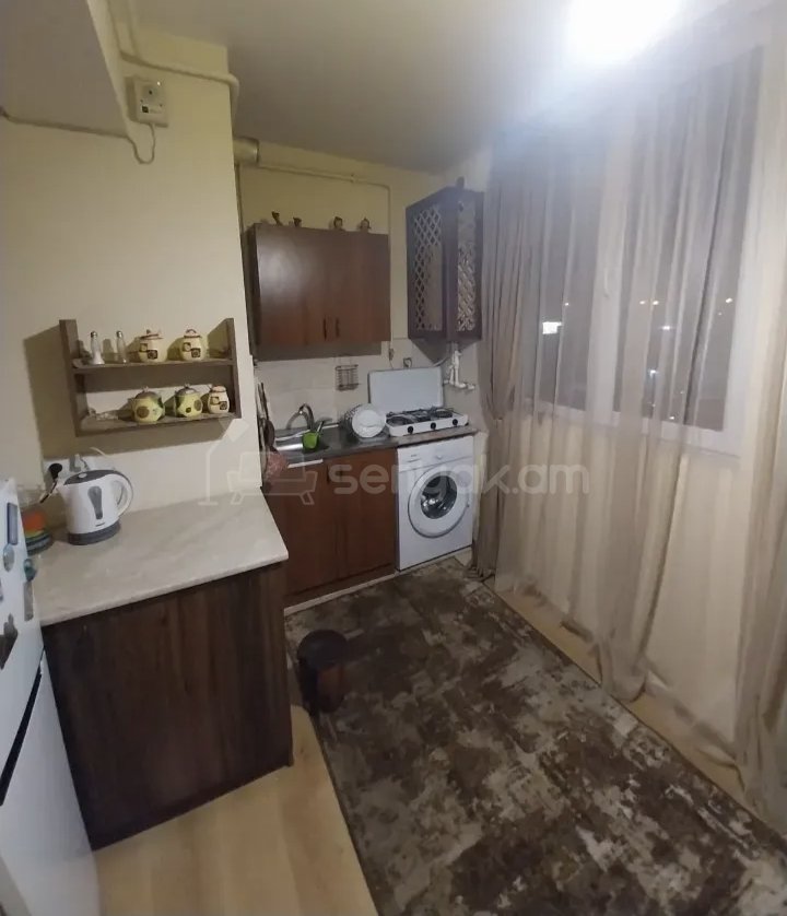 2 Սենյականոց Բնակարան Քարե Շենքում, 44քմ, 3/12 հարկ, Կապիտալ Վերանորոգված, Կահավորված, Արևկող