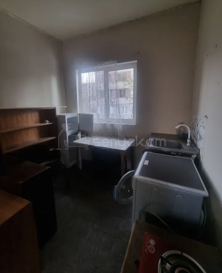 1 Սենյականոց Բնակարան Քարե Շենքում, 30քմ, 2/2 հարկ, Նորմալ Վիճակում, Կահավորված, Արևկող