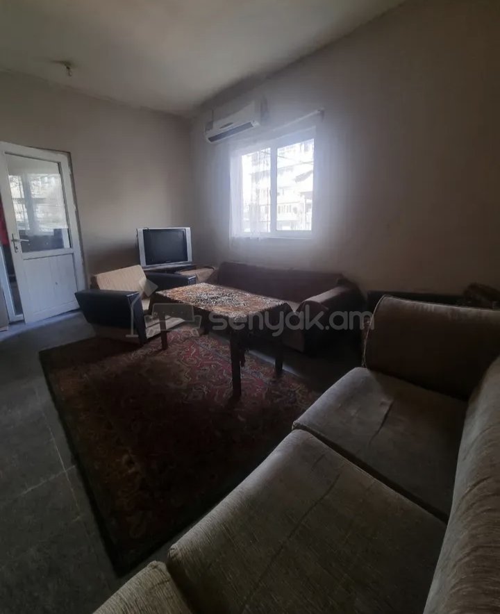 1 Սենյականոց Բնակարան Քարե Շենքում, 30քմ, 2/2 հարկ, Նորմալ Վիճակում, Կահավորված, Արևկող