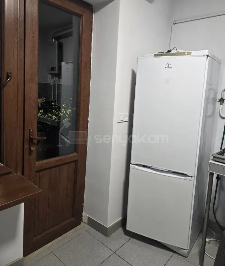 2 Սենյականոց Բնակարան Քարե Շենքում, 40քմ, 3/5 հարկ, Նորմալ Վիճակում, Կահավորված, Արևկող