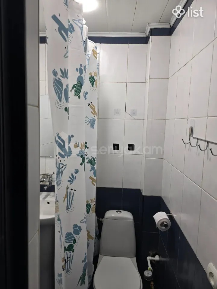 2 Սենյականոց Բնակարան Քարե Շենքում, 40քմ, 3/5 հարկ, Նորմալ Վիճակում, Կահավորված, Արևկող