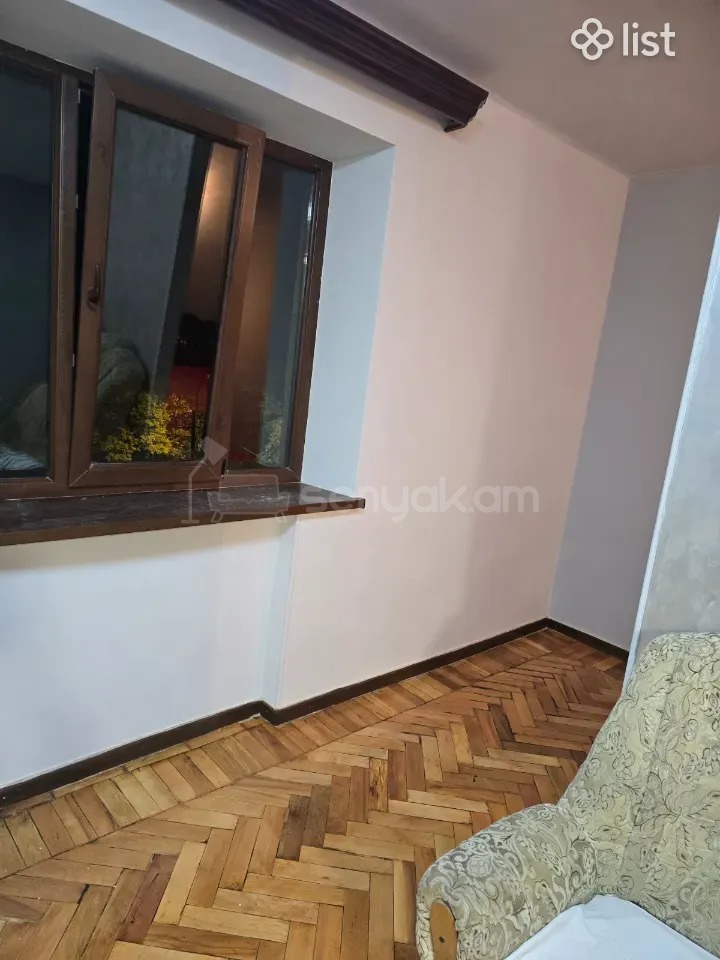 2 Սենյականոց Բնակարան Քարե Շենքում, 40քմ, 3/5 հարկ, Նորմալ Վիճակում, Կահավորված, Արևկող