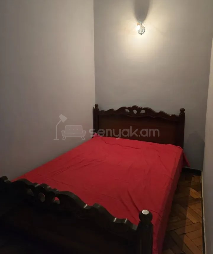 2 Սենյականոց Բնակարան Քարե Շենքում, 40քմ, 3/5 հարկ, Նորմալ Վիճակում, Կահավորված, Արևկող