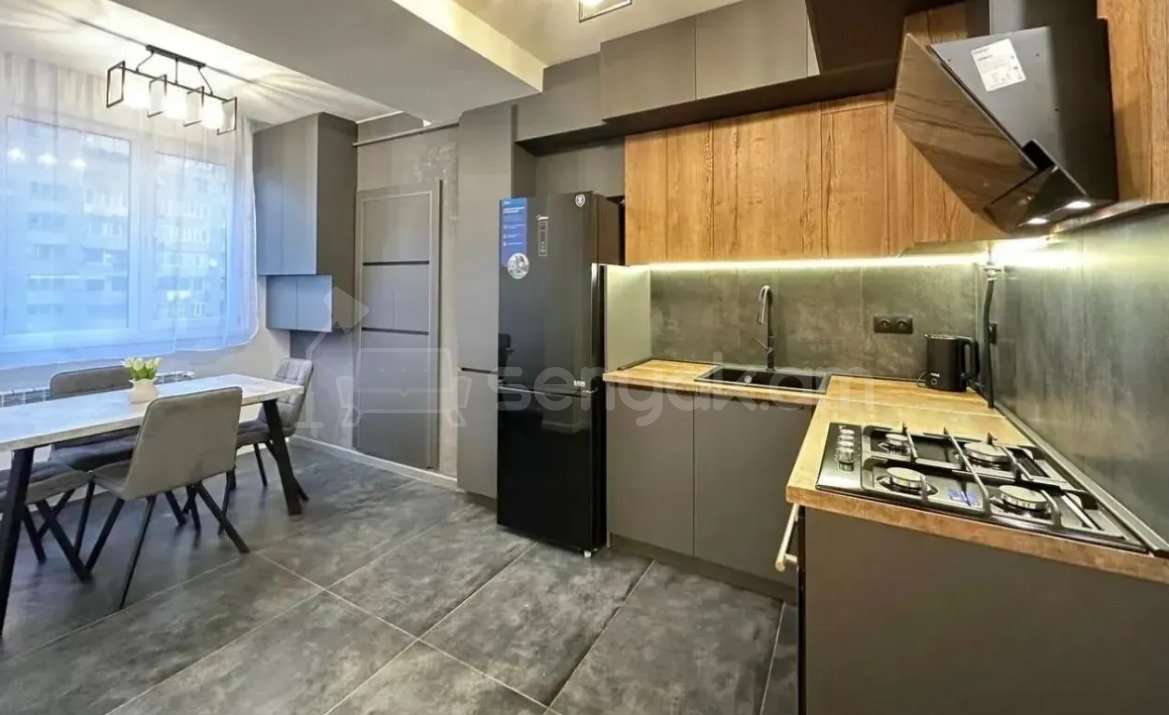 3 Սենյականոց Բնակարան, 70քմ, 4/11 հարկ, Դիզայներական Վերանորոգված, Կահավորված, Արևկող