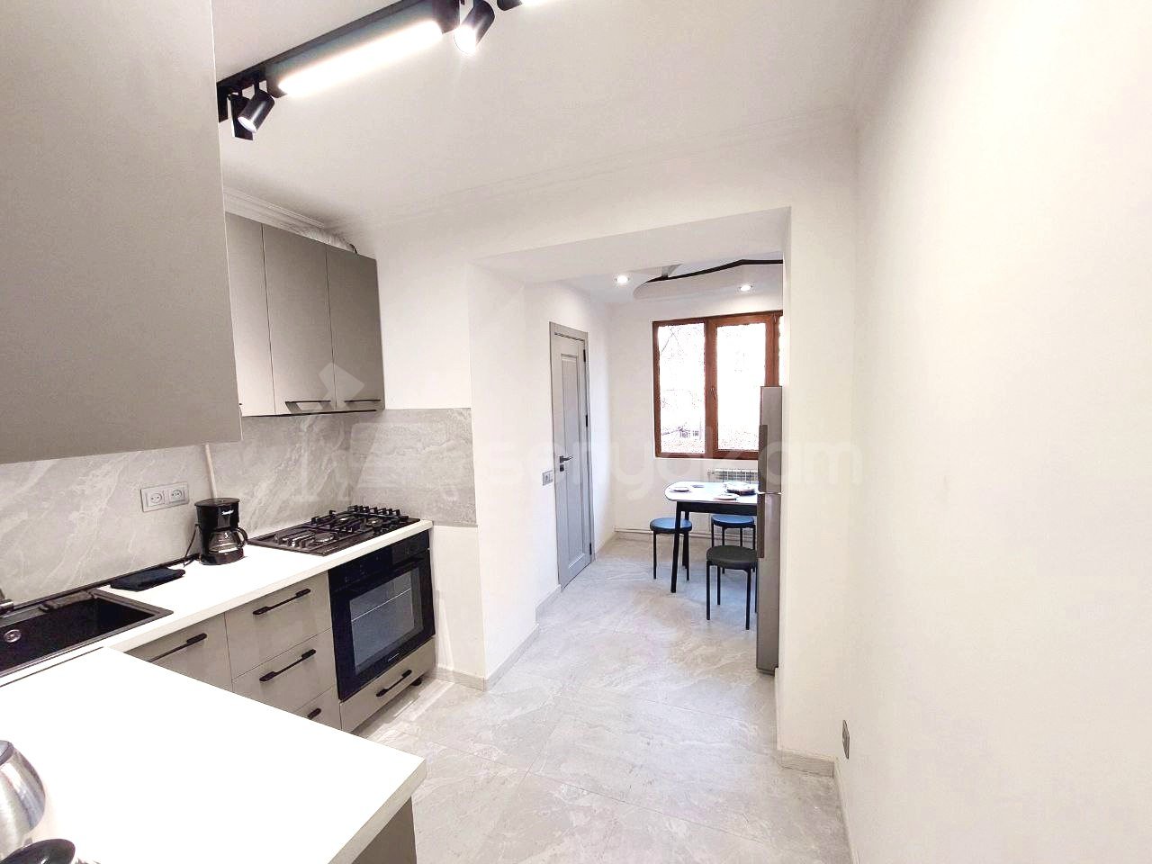 3 Սենյականոց Բնակարան Քարե Շենքում, 75քմ, 2/5 հարկ, Կապիտալ Վերանորոգված, Կահավորված, Արևկող