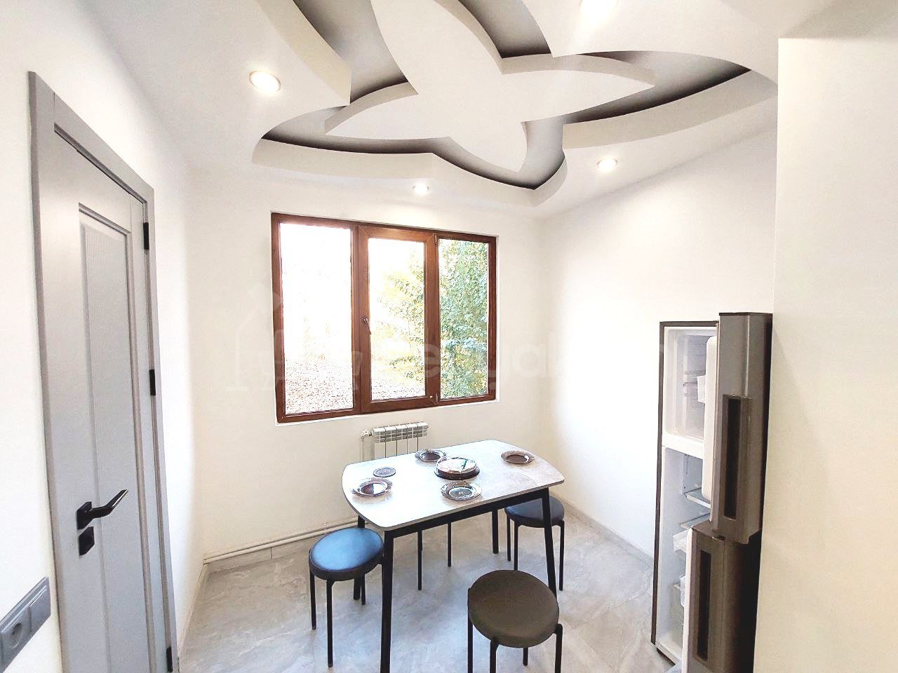 3 Սենյականոց Բնակարան Քարե Շենքում, 75քմ, 2/5 հարկ, Կապիտալ Վերանորոգված, Կահավորված, Արևկող