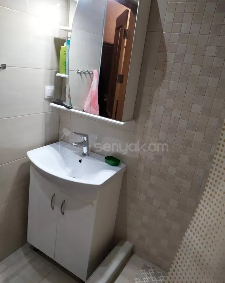 3 Սենյականոց Բնակարան, 81քմ, 2/12 հարկ, Նորմալ Վիճակում