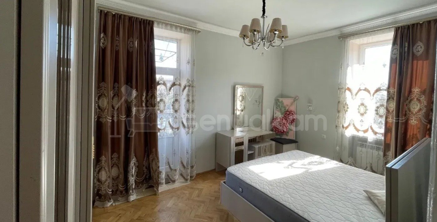 3 Սենյականոց Բնակարան Քարե Շենքում, 102քմ, 3/5 հարկ, Կապիտալ Վերանորոգված, Կահավորված, Արևկող