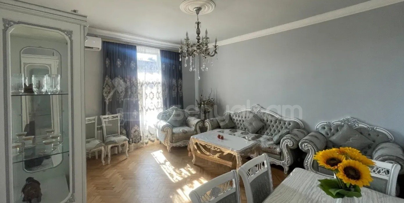 3 Սենյականոց Բնակարան Քարե Շենքում, 102քմ, 3/5 հարկ, Կապիտալ Վերանորոգված, Կահավորված, Արևկող