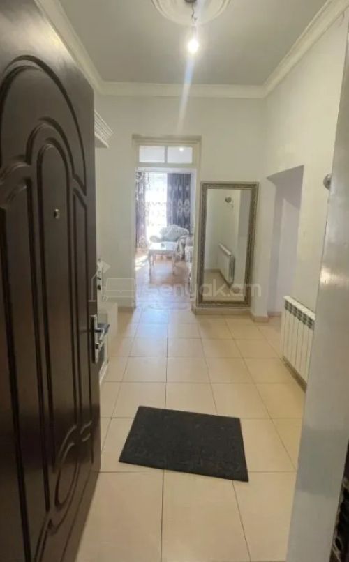 3 Սենյականոց Բնակարան Քարե Շենքում, 102քմ, 3/5 հարկ, Կապիտալ Վերանորոգված, Կահավորված, Արևկող