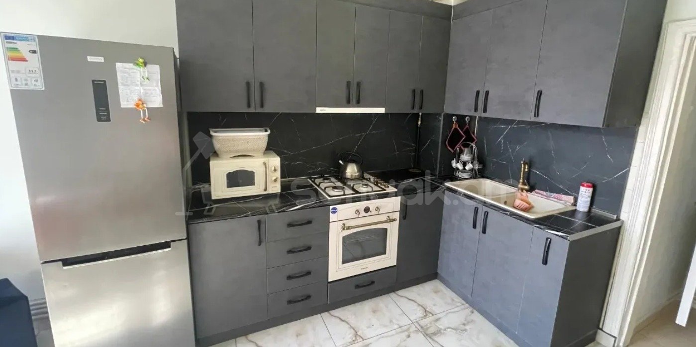 3 Սենյականոց Բնակարան Քարե Շենքում, 102քմ, 3/5 հարկ, Կապիտալ Վերանորոգված, Կահավորված, Արևկող