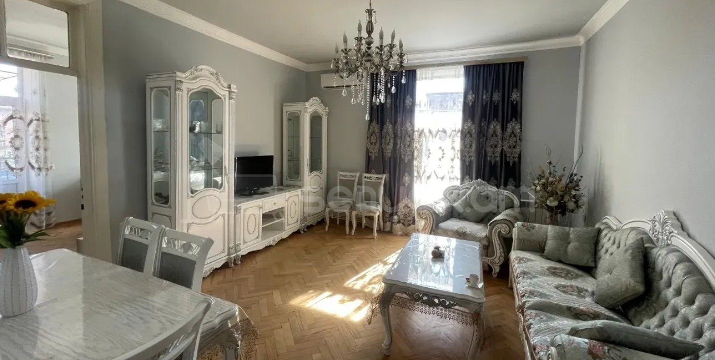 3 Սենյականոց Բնակարան Քարե Շենքում, 102քմ, 3/5 հարկ, Կապիտալ Վերանորոգված, Կահավորված, Արևկող