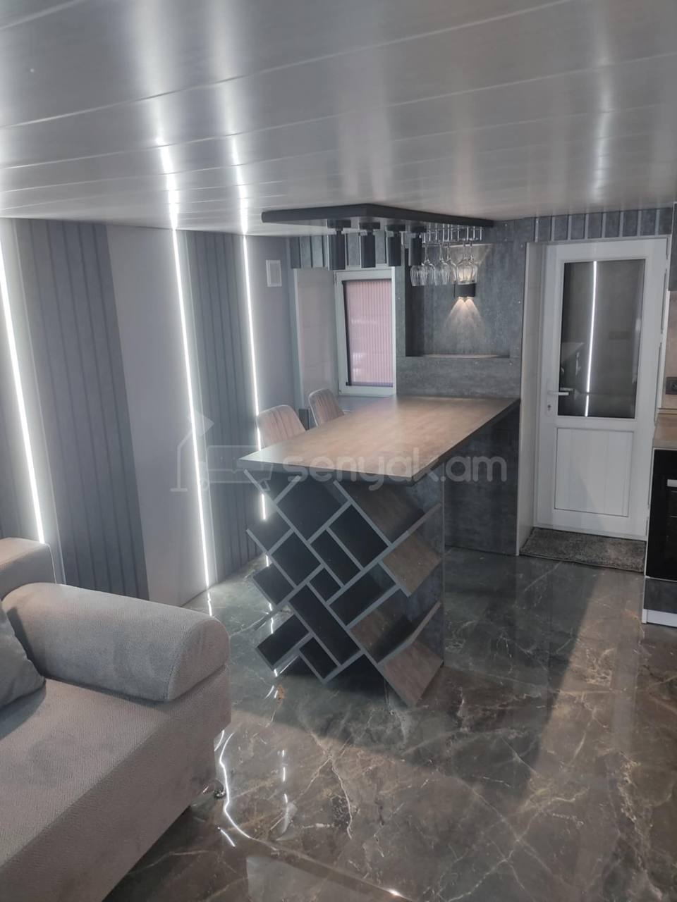 2 Սենյականոց Բնակարան Քարե Շենքում, 38քմ, 1/2 հարկ, Դիզայներական Վերանորոգված, Կահավորված